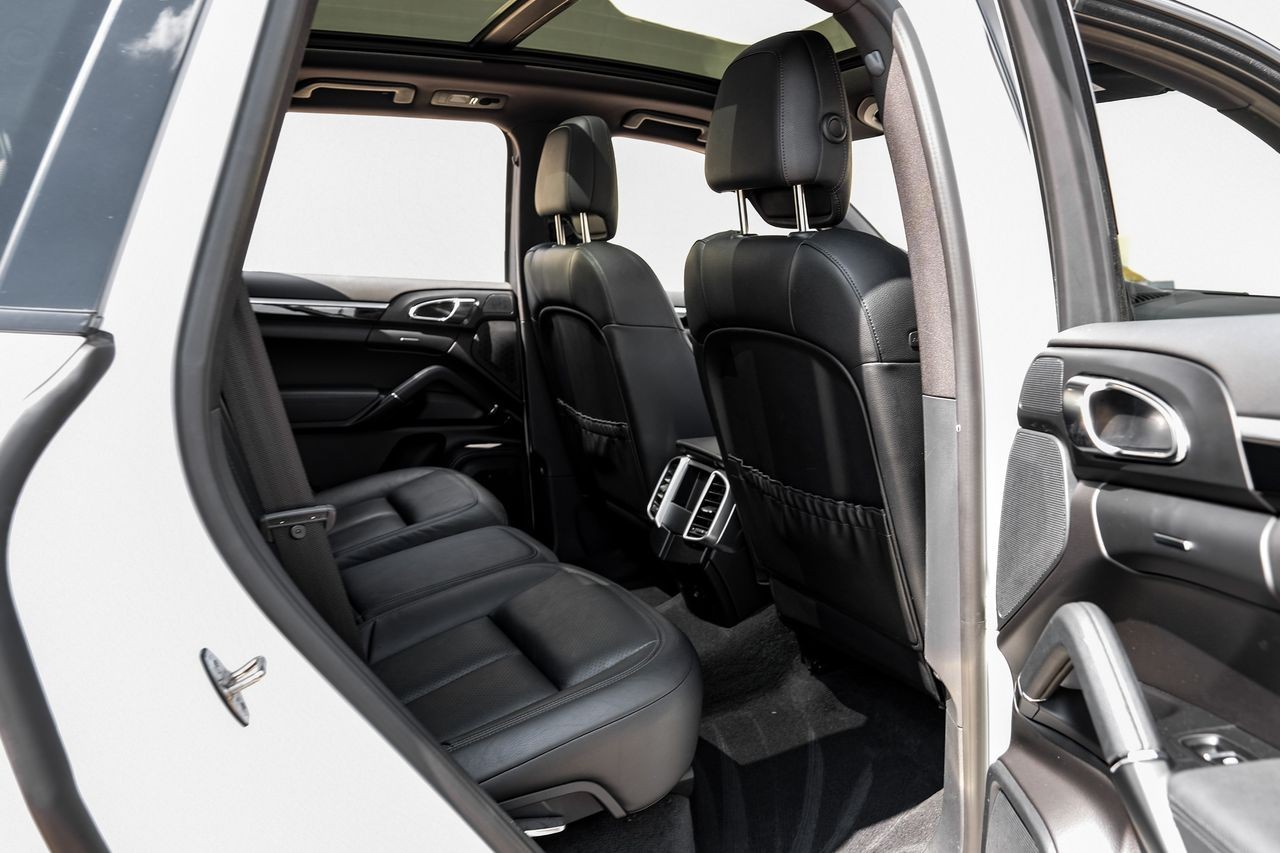Porsche Cayenne Vehicle Main Gallery Image 41