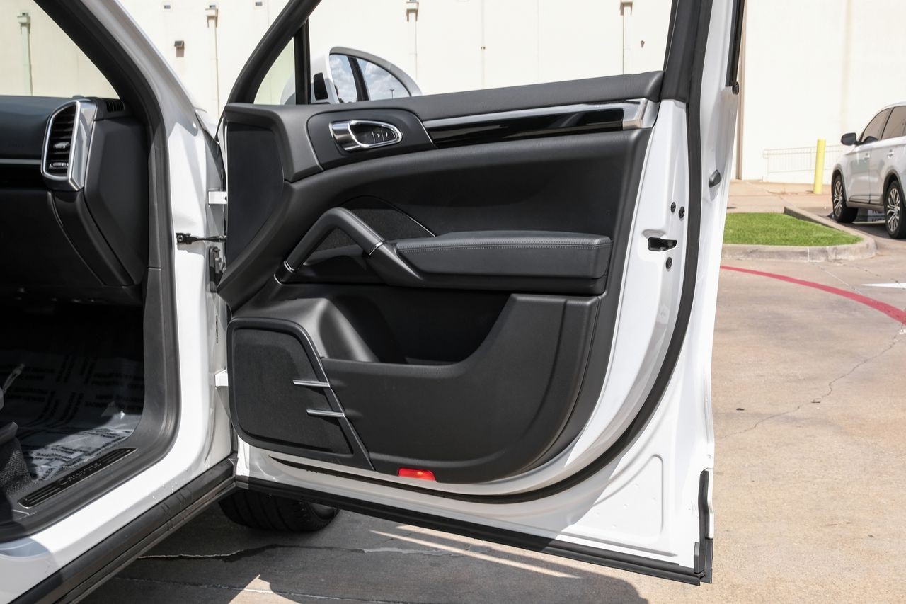 Porsche Cayenne Vehicle Main Gallery Image 47