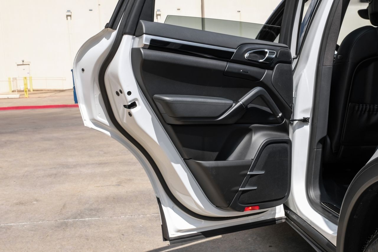 Porsche Cayenne Vehicle Main Gallery Image 48
