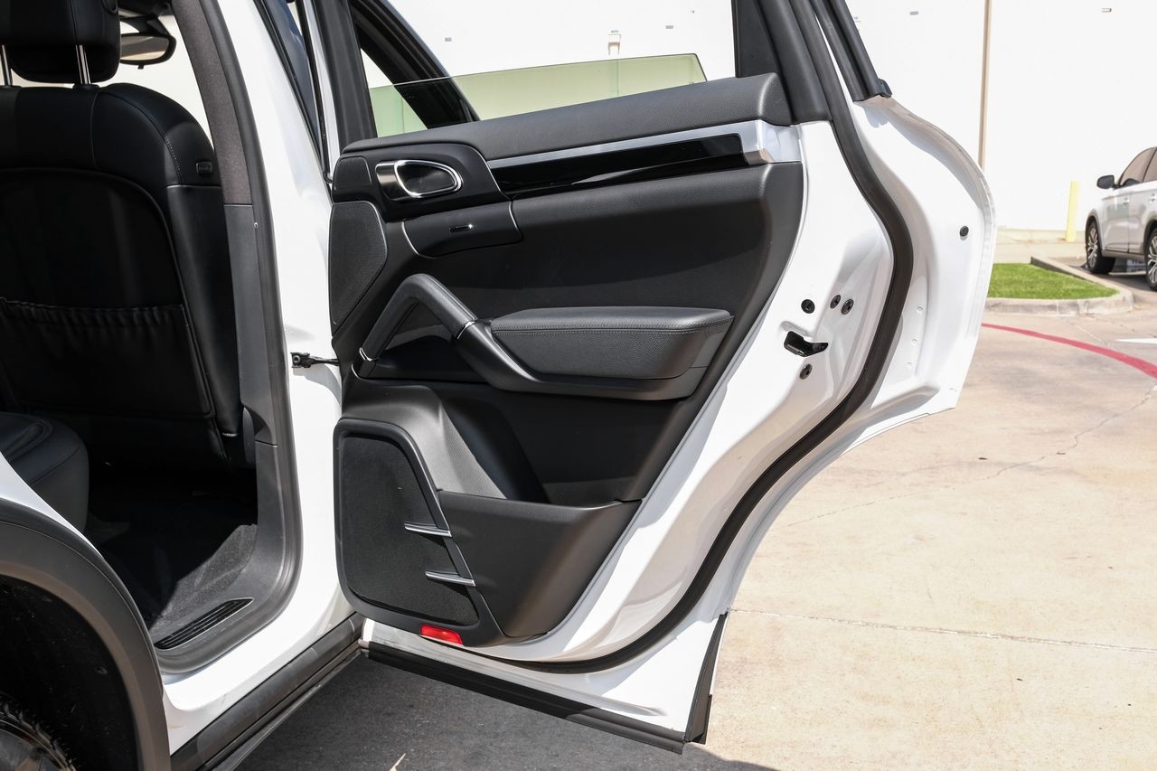 Porsche Cayenne Vehicle Main Gallery Image 49