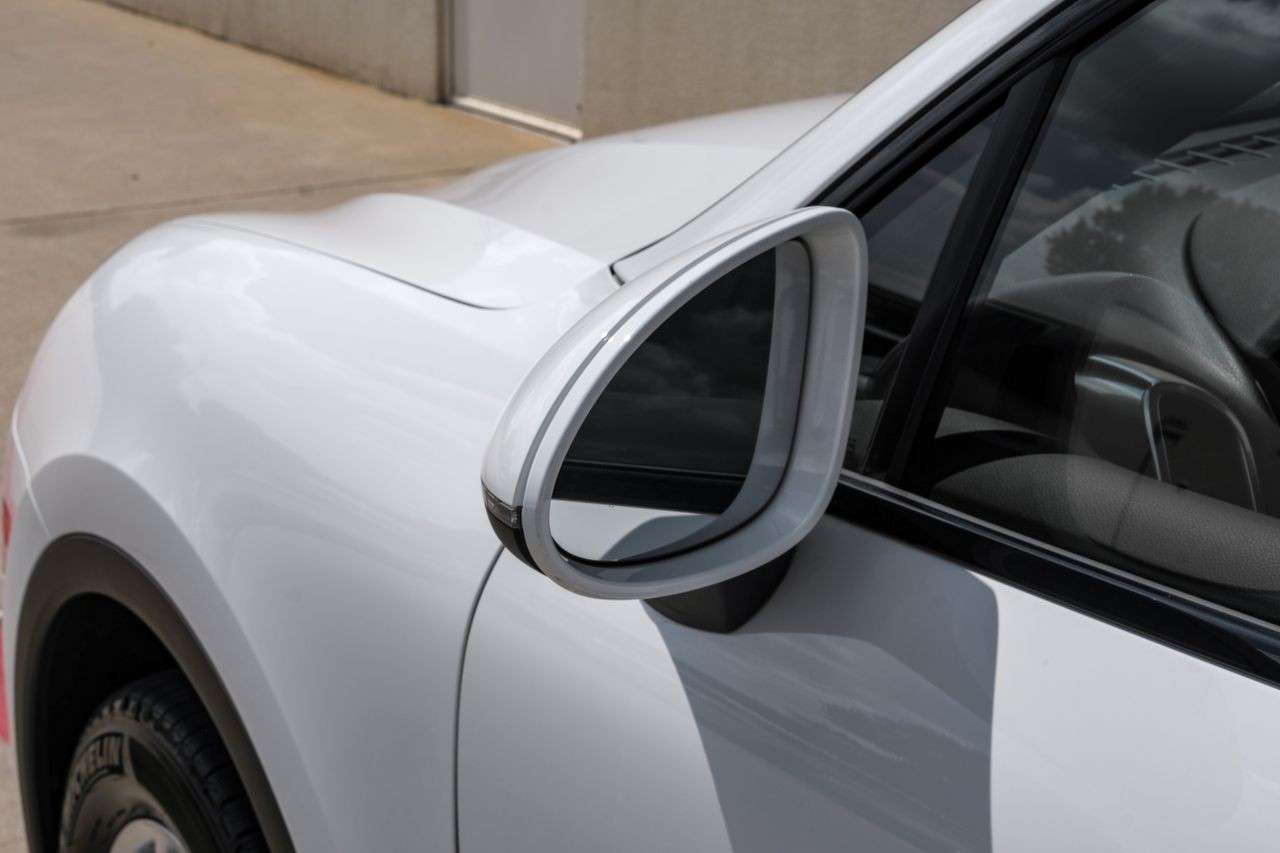 Porsche Cayenne Vehicle Main Gallery Image 51