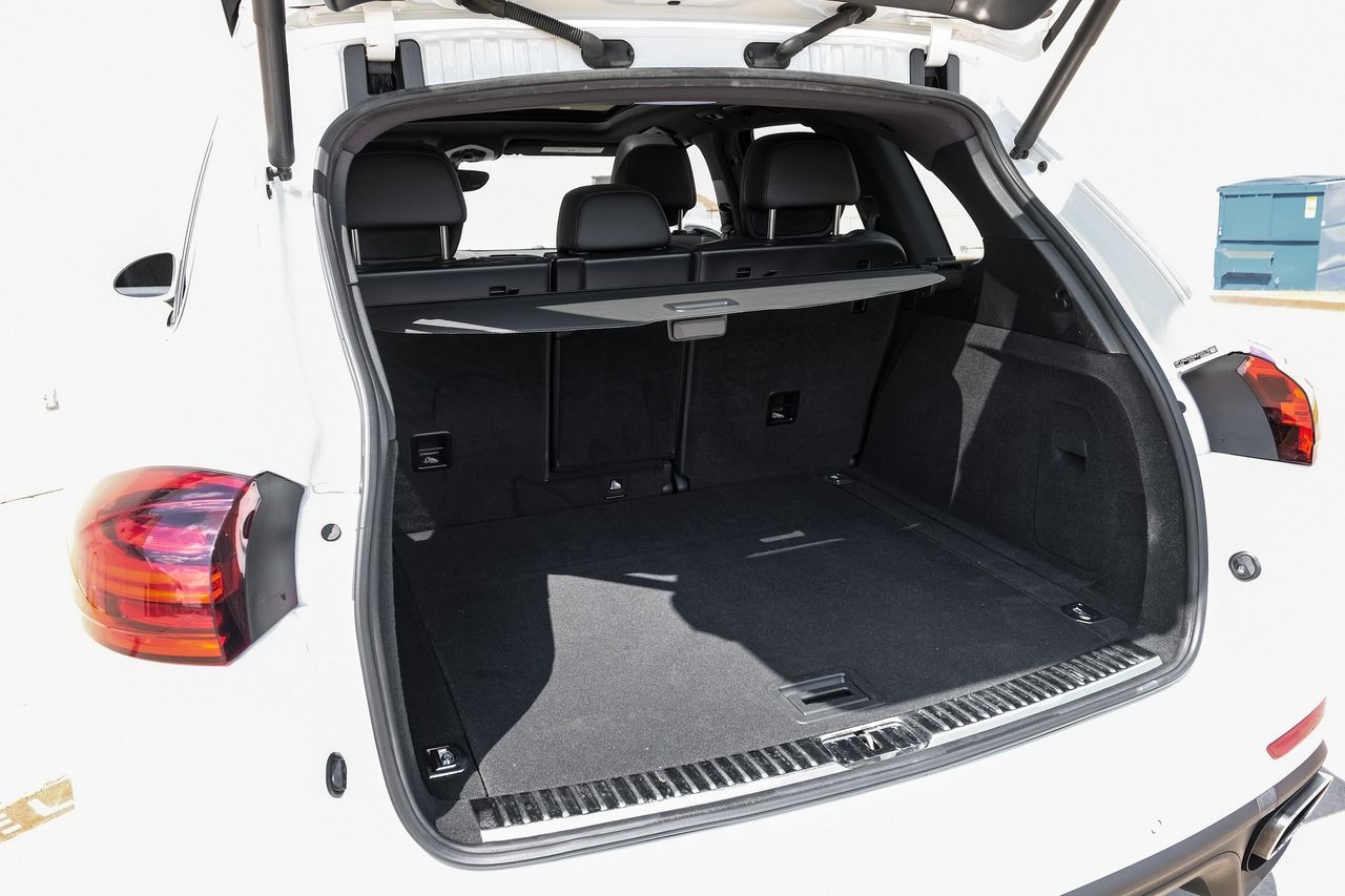Porsche Cayenne Vehicle Main Gallery Image 54
