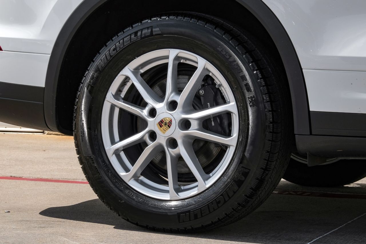 Porsche Cayenne Vehicle Main Gallery Image 55