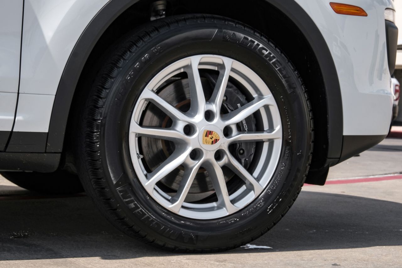 Porsche Cayenne Vehicle Main Gallery Image 56