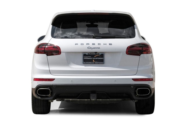 Porsche Cayenne Vehicle Main Gallery Image 10