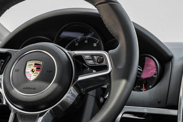 Porsche Cayenne Vehicle Main Gallery Image 19