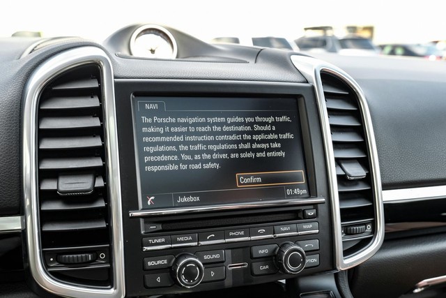 Porsche Cayenne Vehicle Main Gallery Image 23