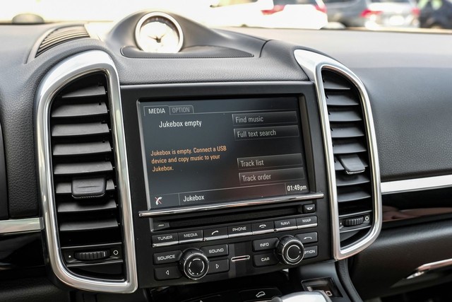 Porsche Cayenne Vehicle Main Gallery Image 36