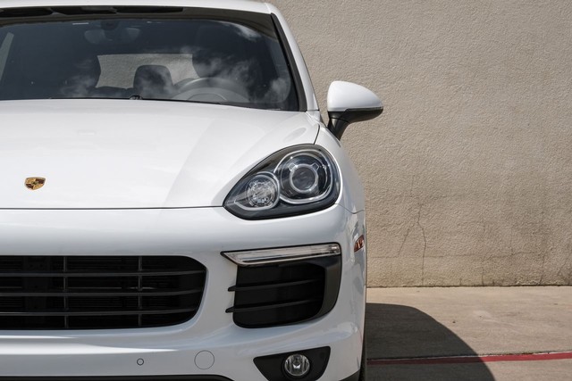 Porsche Cayenne Vehicle Main Gallery Image 52