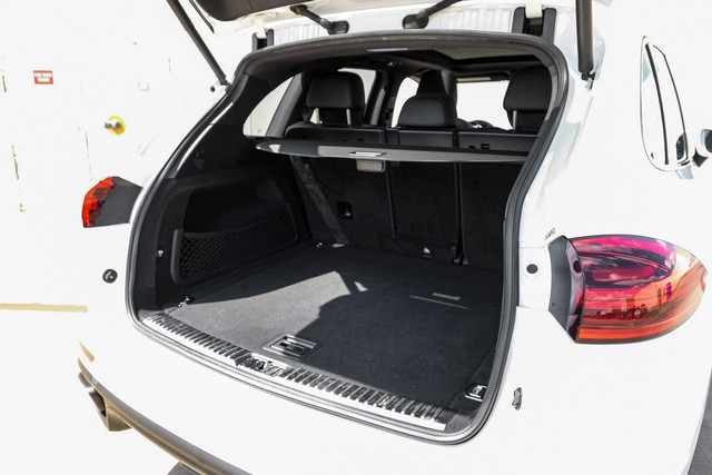 Porsche Cayenne Vehicle Main Gallery Image 53