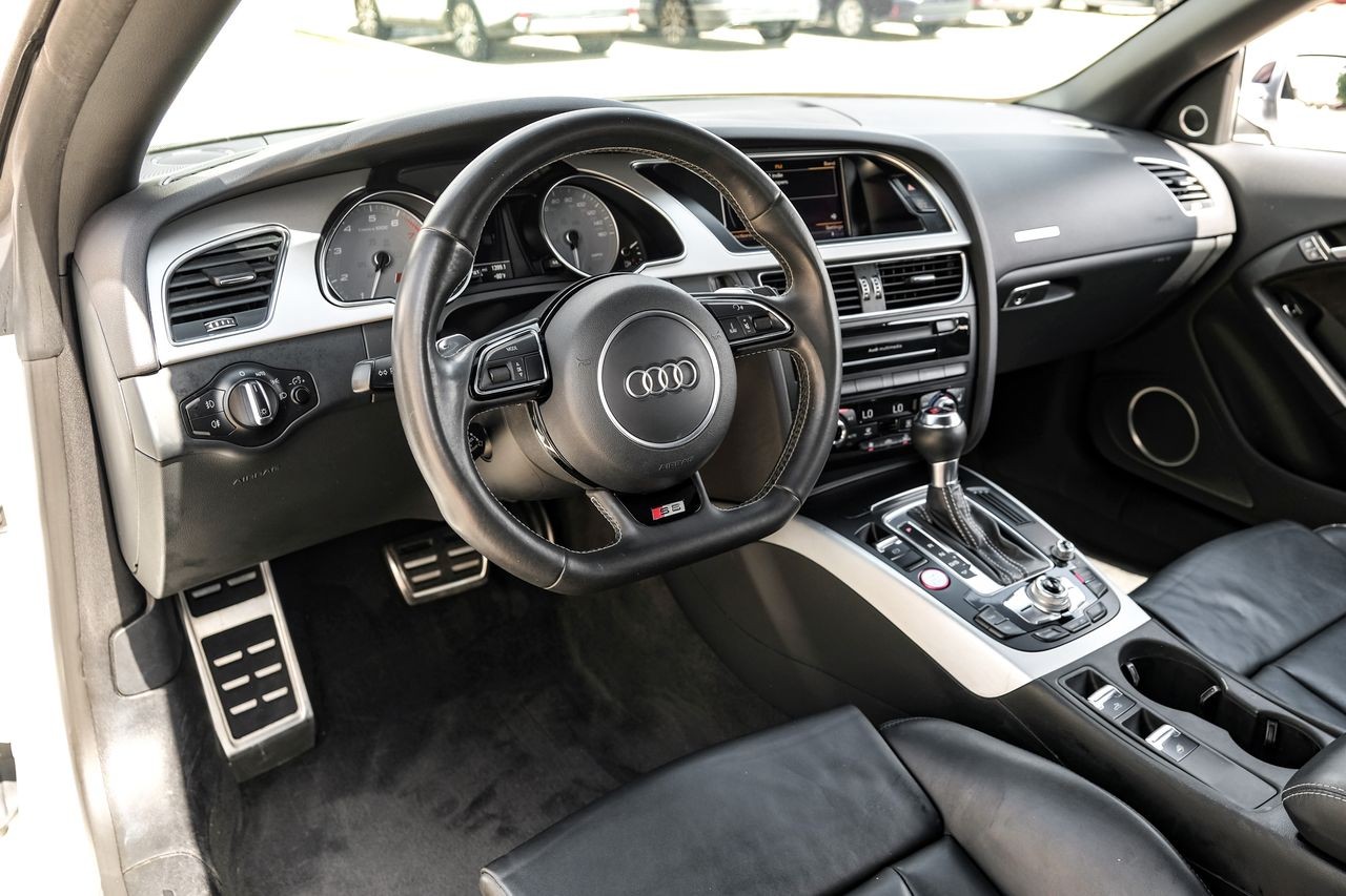 Audi S5 Vehicle Main Gallery Image 03