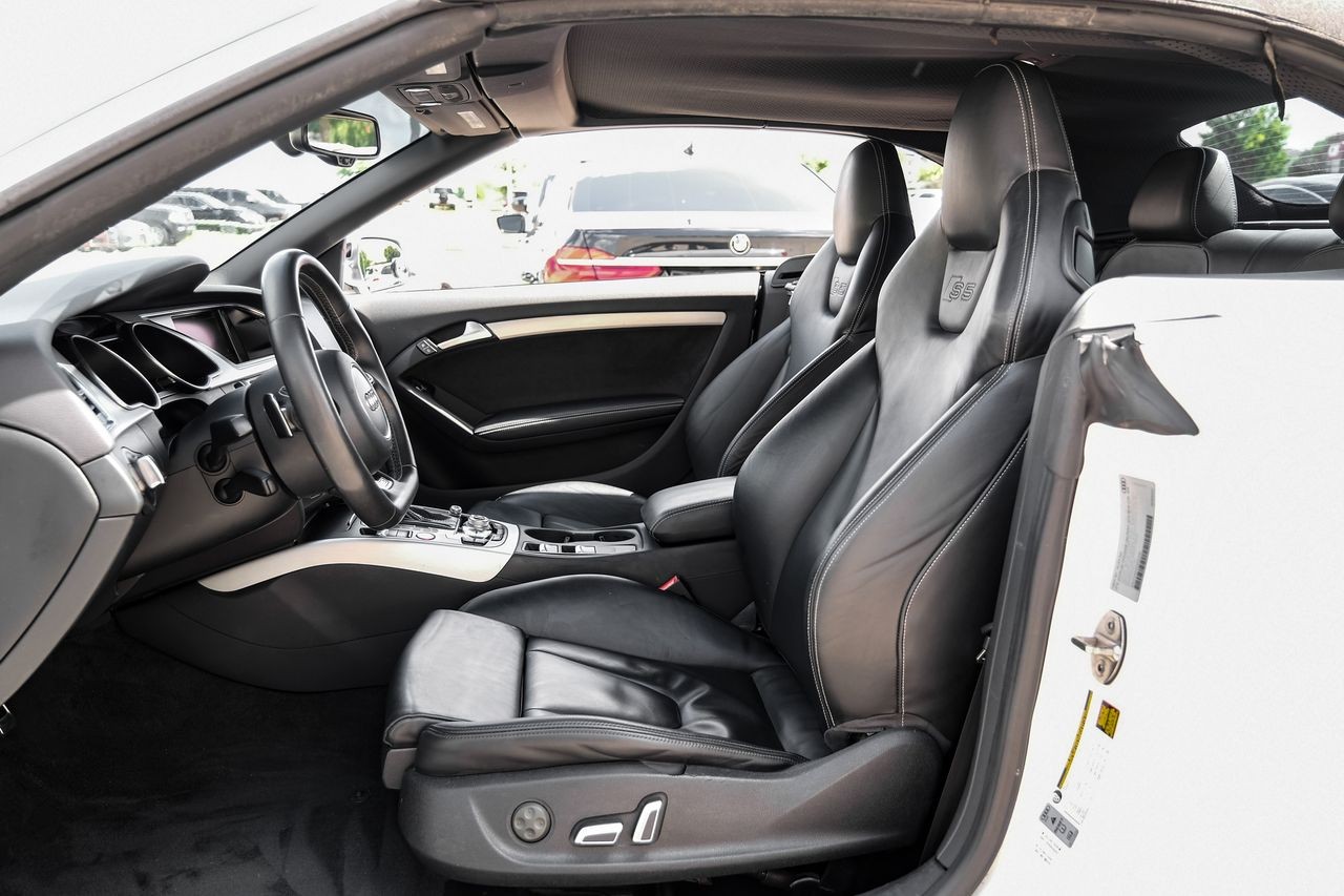 Audi S5 Vehicle Main Gallery Image 04