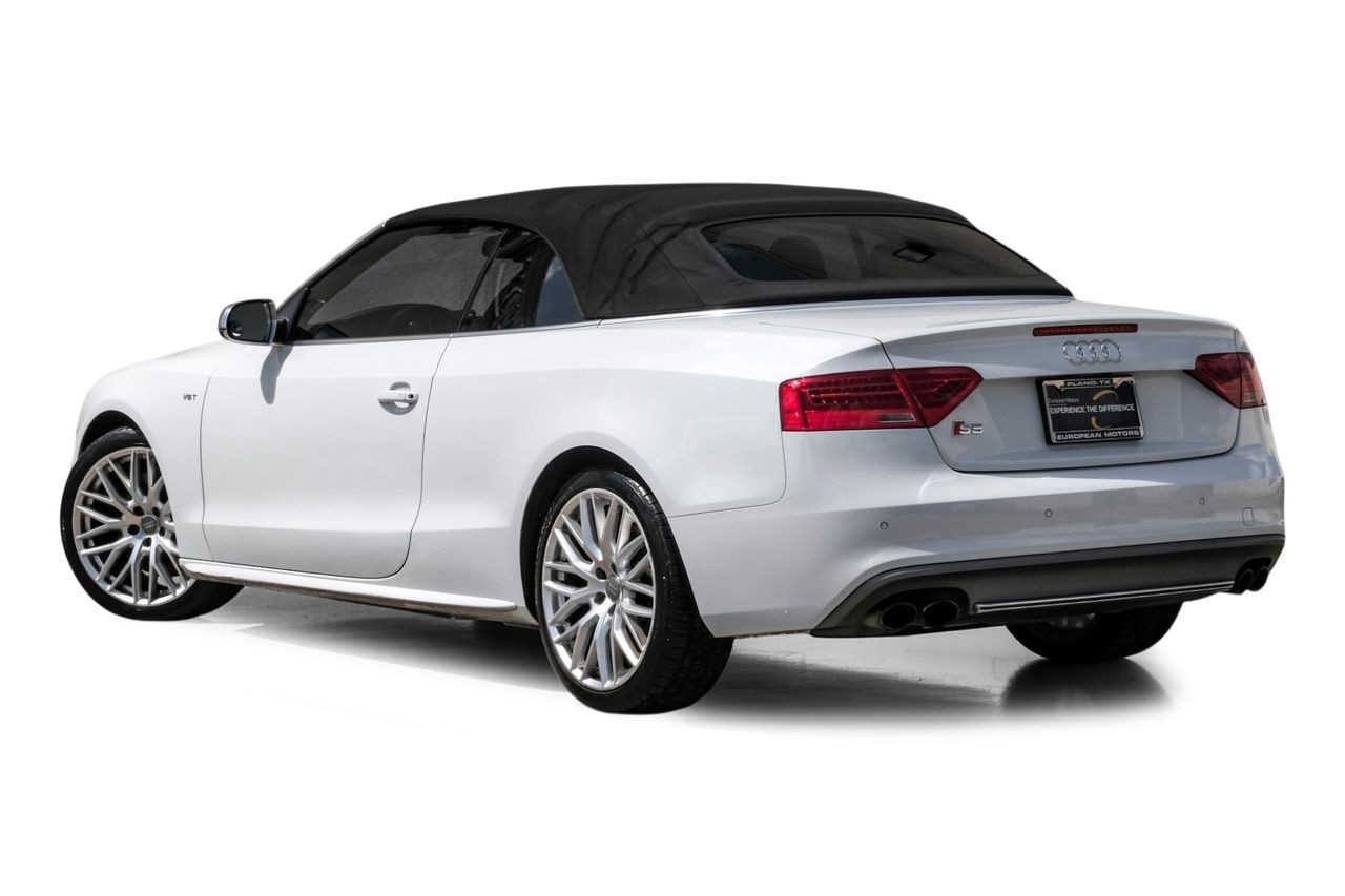 Audi S5 Vehicle Main Gallery Image 09