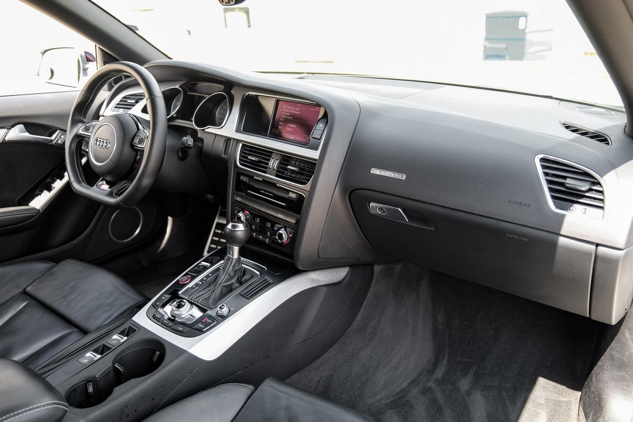 Audi S5 Vehicle Main Gallery Image 11