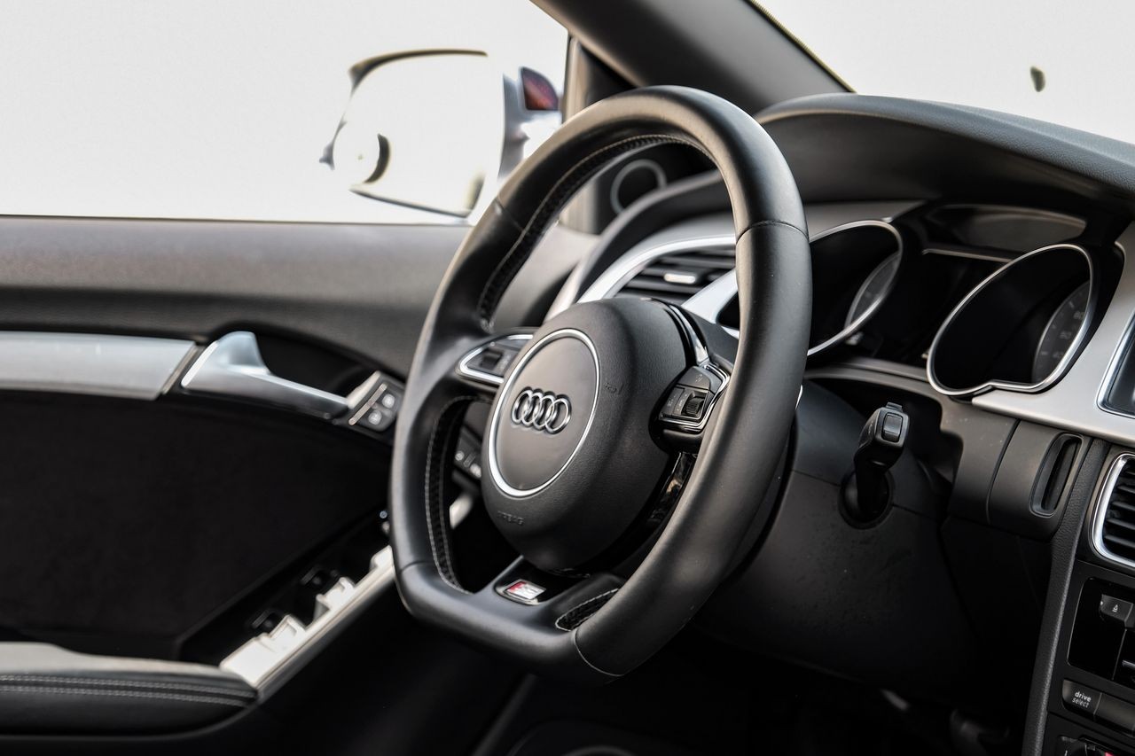 Audi S5 Vehicle Main Gallery Image 12