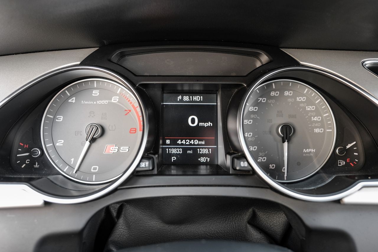 Audi S5 Vehicle Main Gallery Image 14