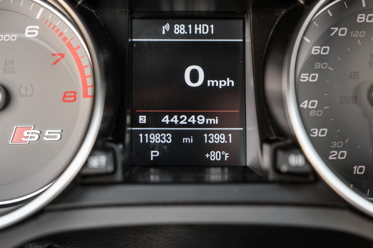 Audi S5 Vehicle Main Gallery Image 15