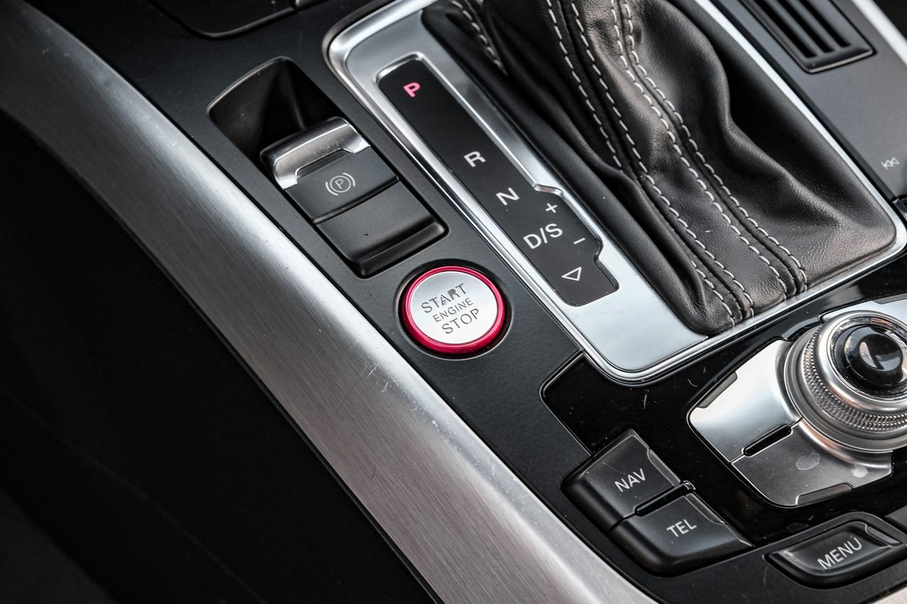 Audi S5 Vehicle Main Gallery Image 16