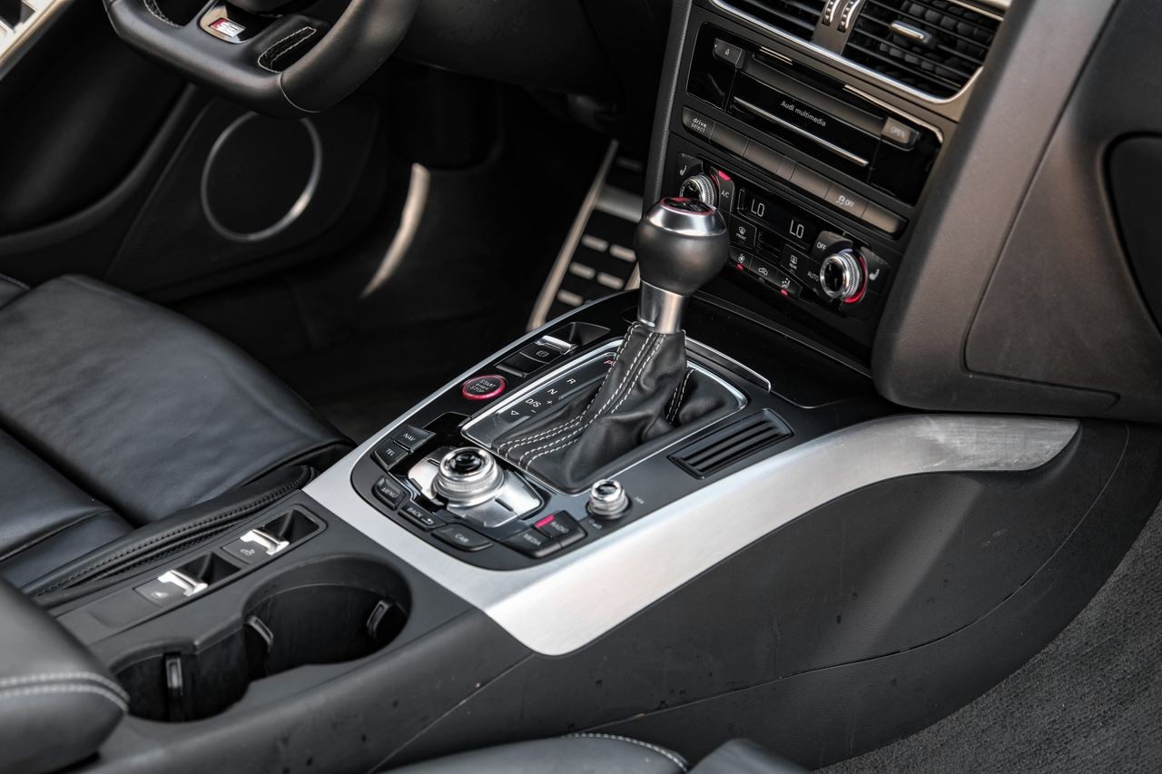 Audi S5 Vehicle Main Gallery Image 19