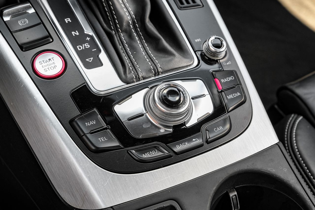 Audi S5 Vehicle Main Gallery Image 22