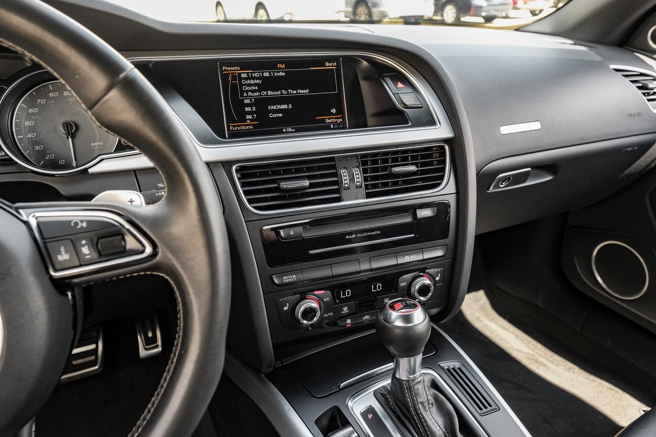 Audi S5 Vehicle Main Gallery Image 23