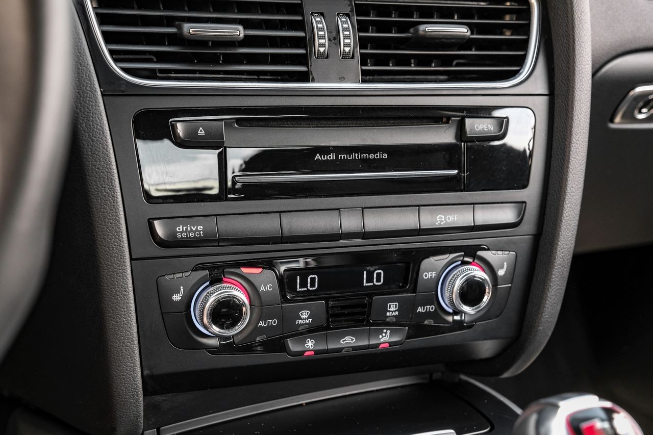 Audi S5 Vehicle Main Gallery Image 24