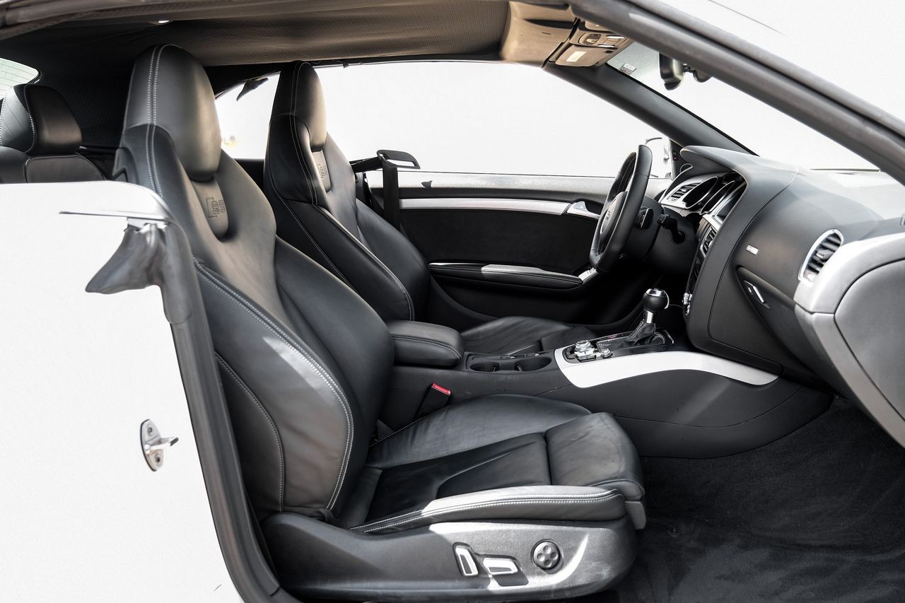 Audi S5 Vehicle Main Gallery Image 32