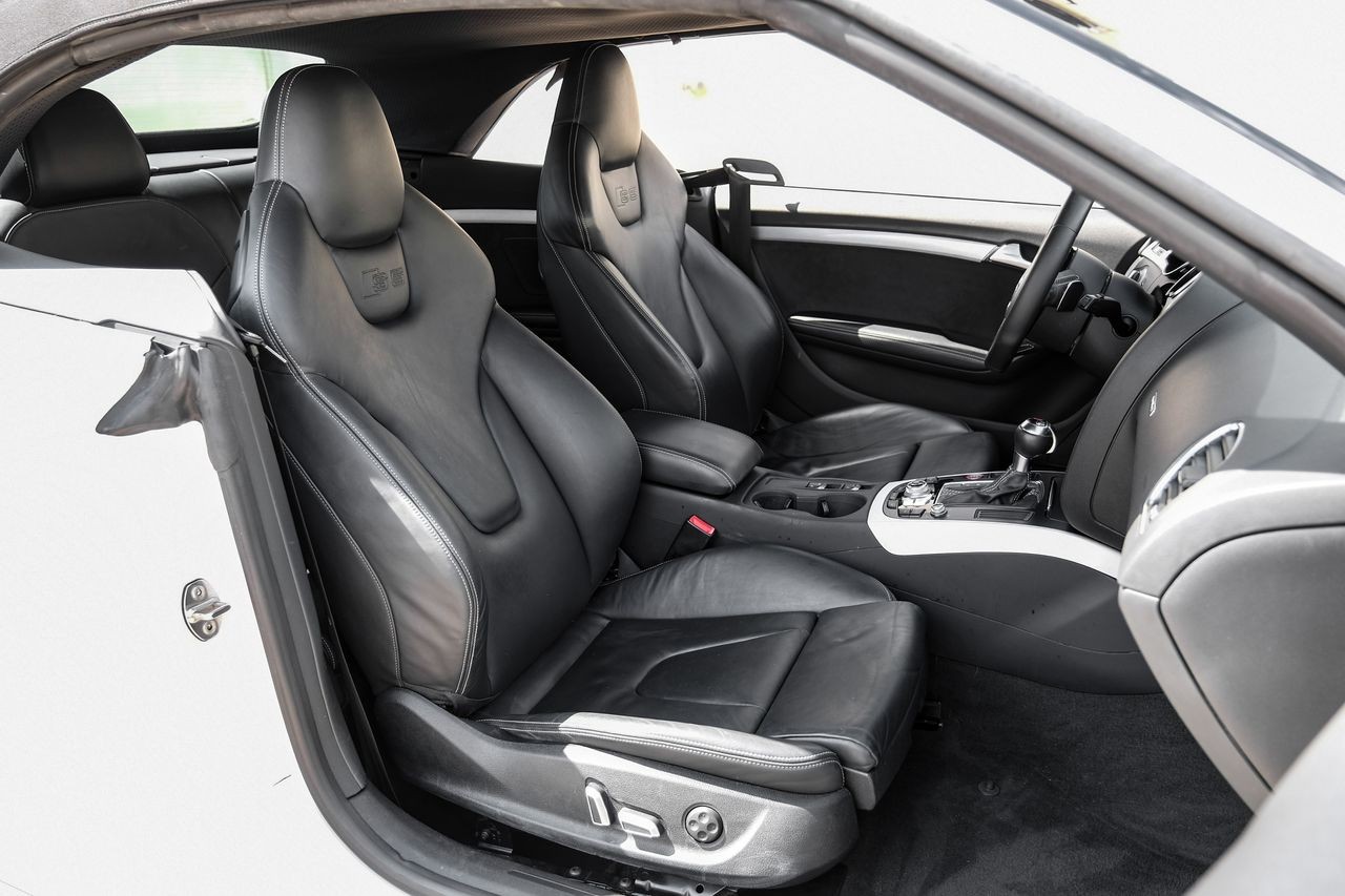 Audi S5 Vehicle Main Gallery Image 33