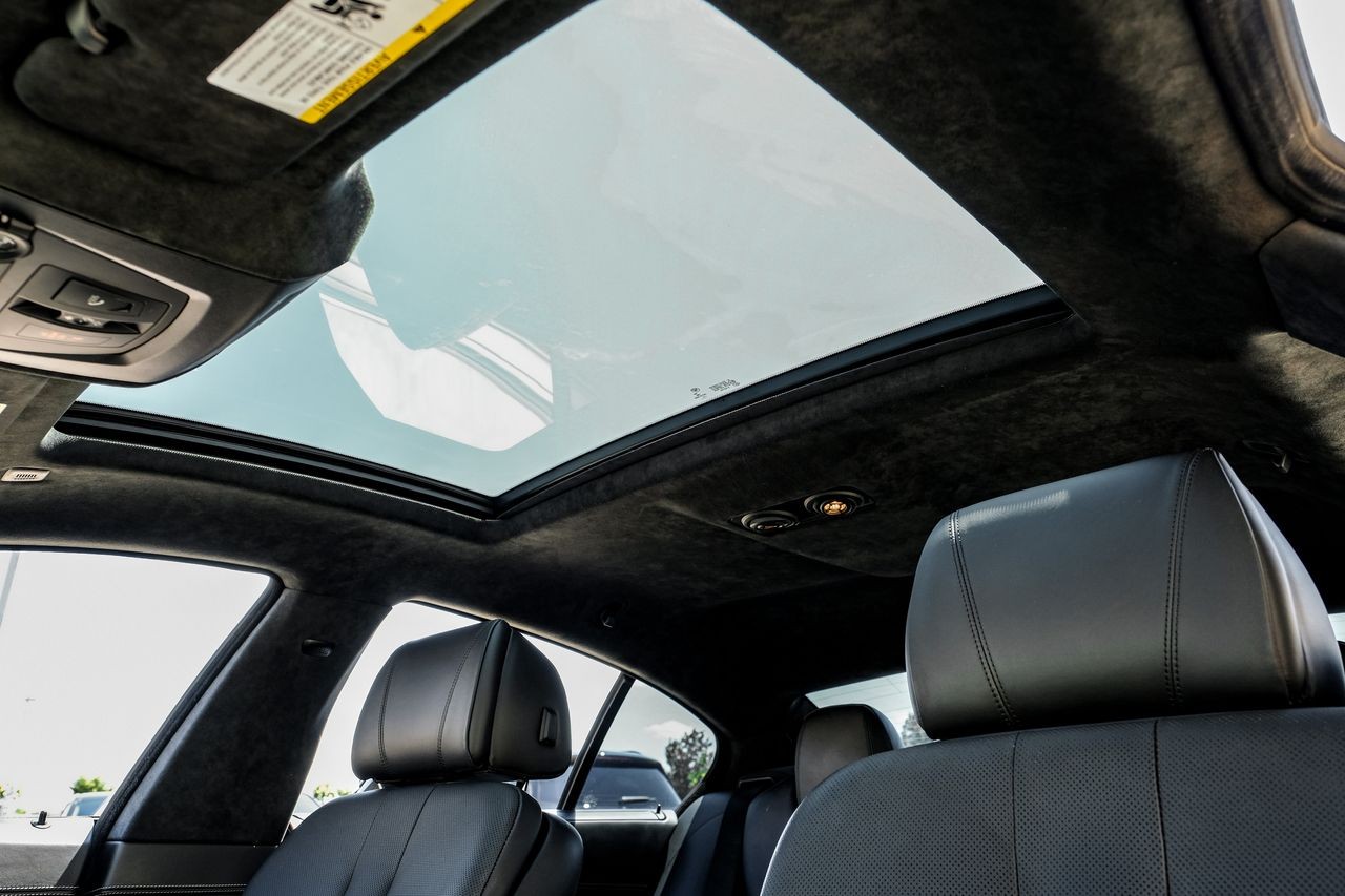 BMW 6 Series Vehicle Main Gallery Image 05