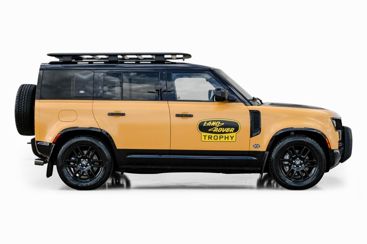 Land Rover Defender Vehicle Main Gallery Image 08