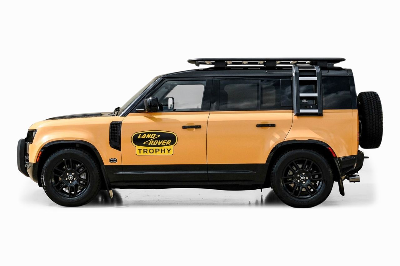 Land Rover Defender Vehicle Main Gallery Image 12