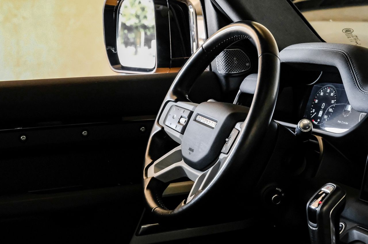 Land Rover Defender Vehicle Main Gallery Image 14