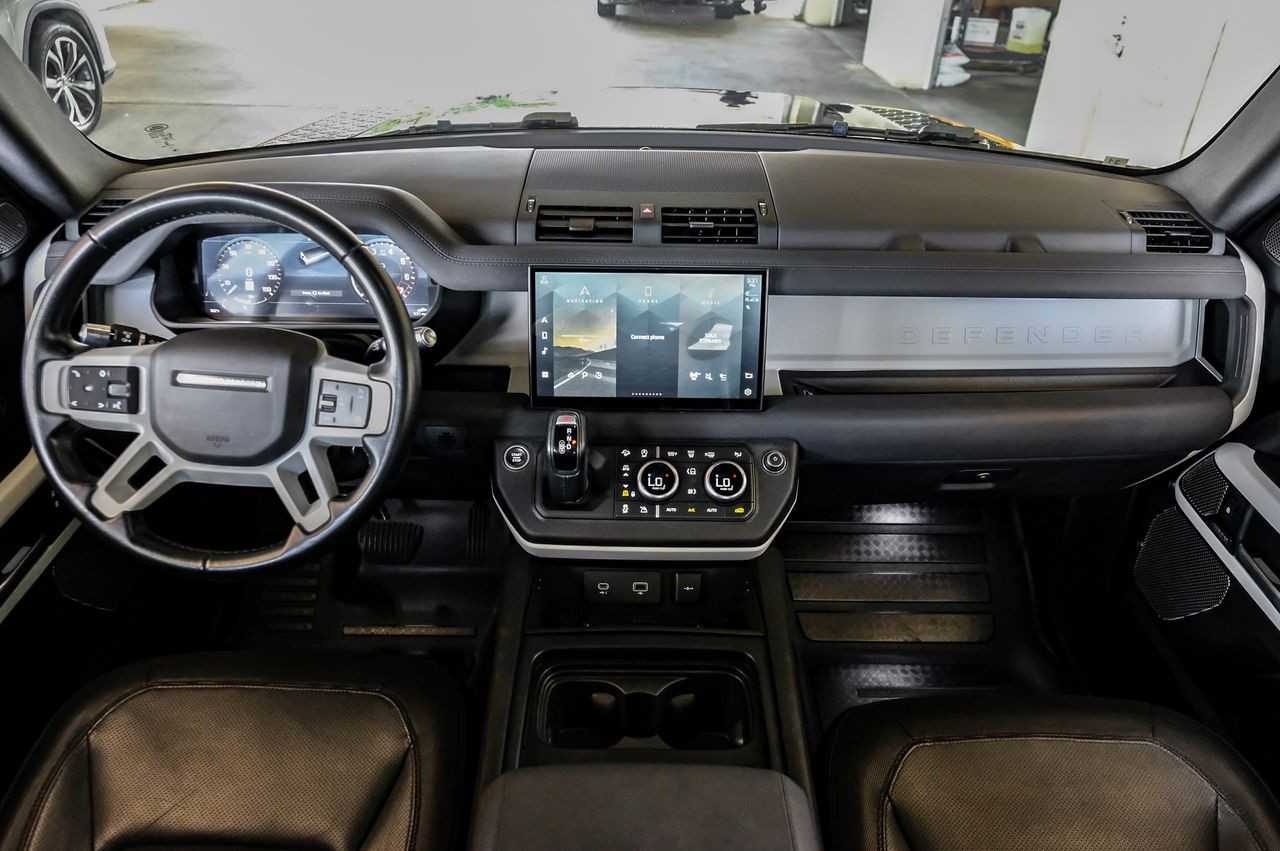 Land Rover Defender Vehicle Main Gallery Image 15