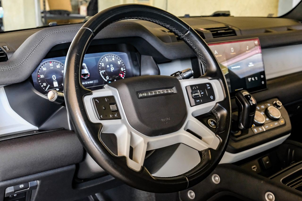 Land Rover Defender Vehicle Main Gallery Image 16