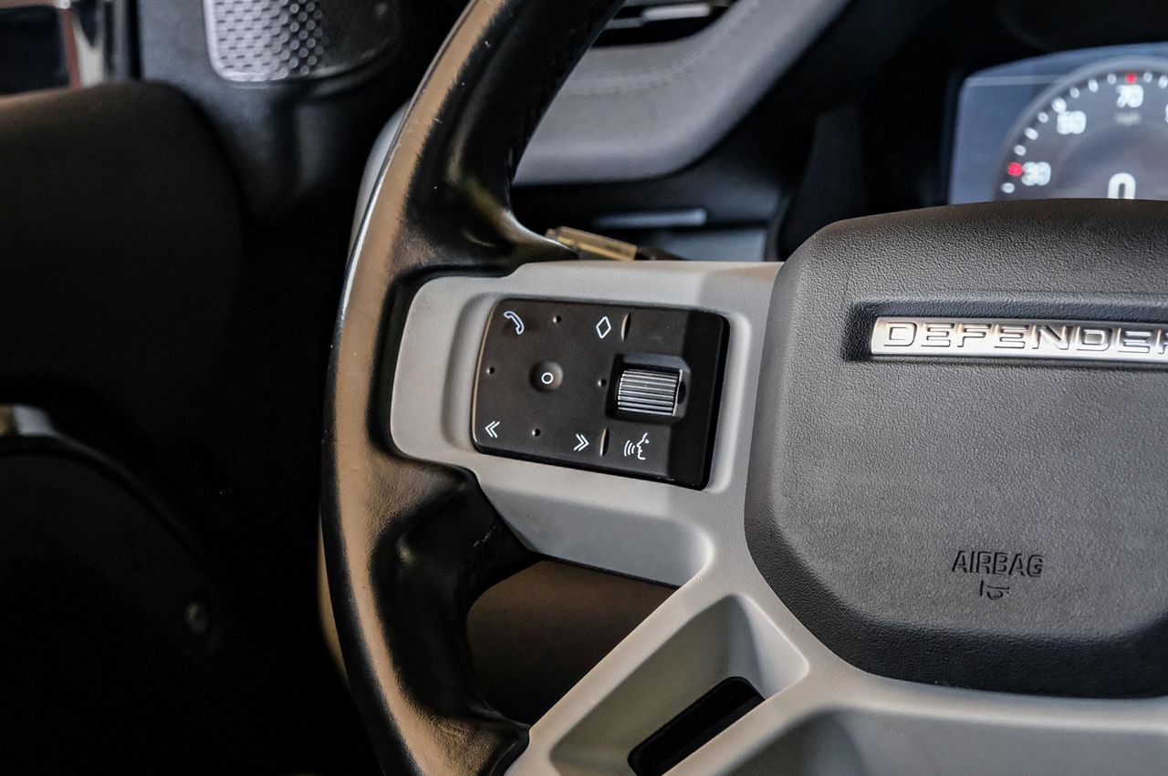 Land Rover Defender Vehicle Main Gallery Image 18