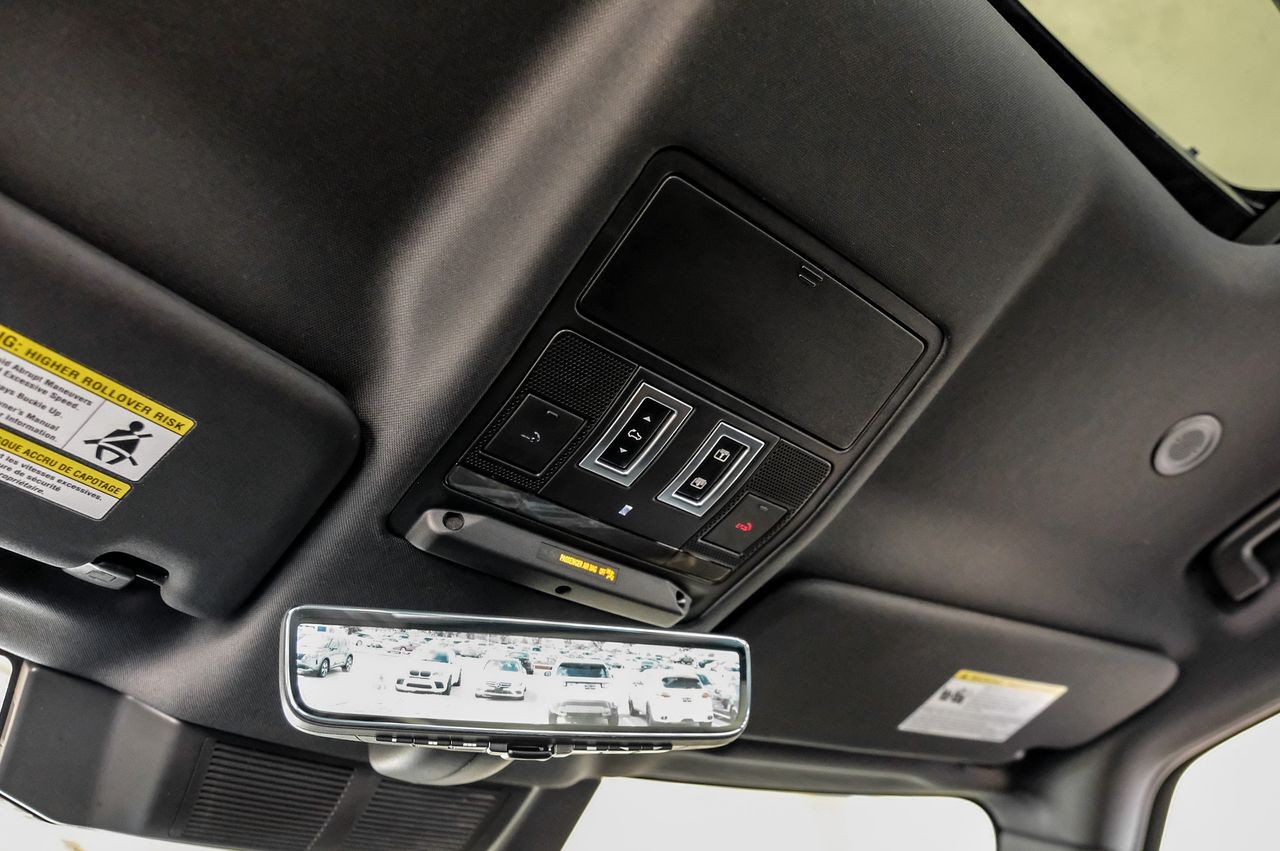 Land Rover Defender Vehicle Main Gallery Image 29