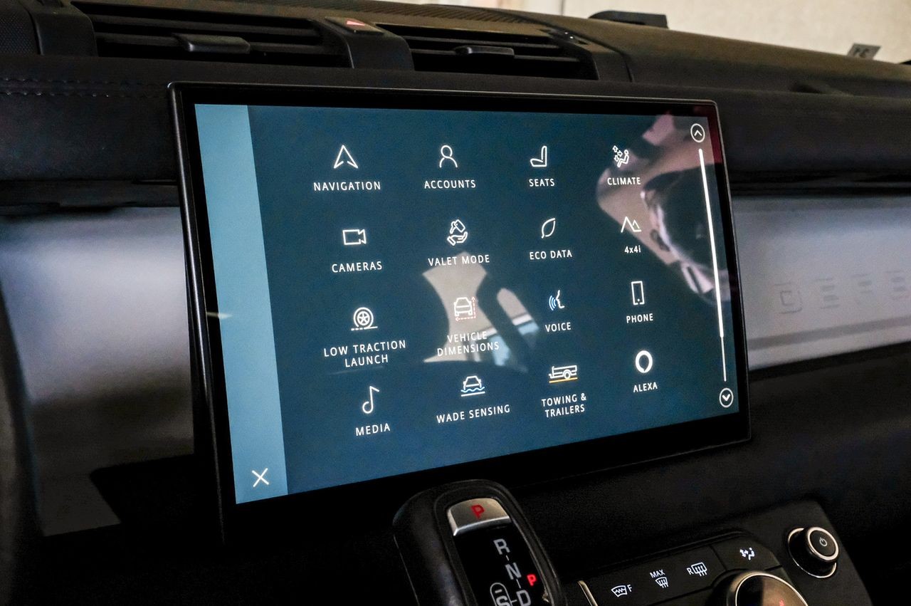 Land Rover Defender Vehicle Main Gallery Image 32