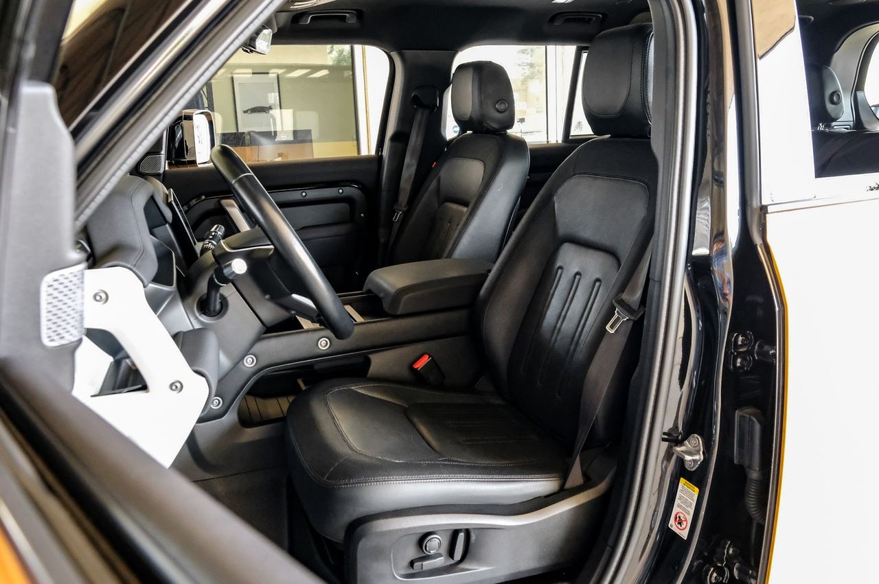 Land Rover Defender Vehicle Main Gallery Image 35