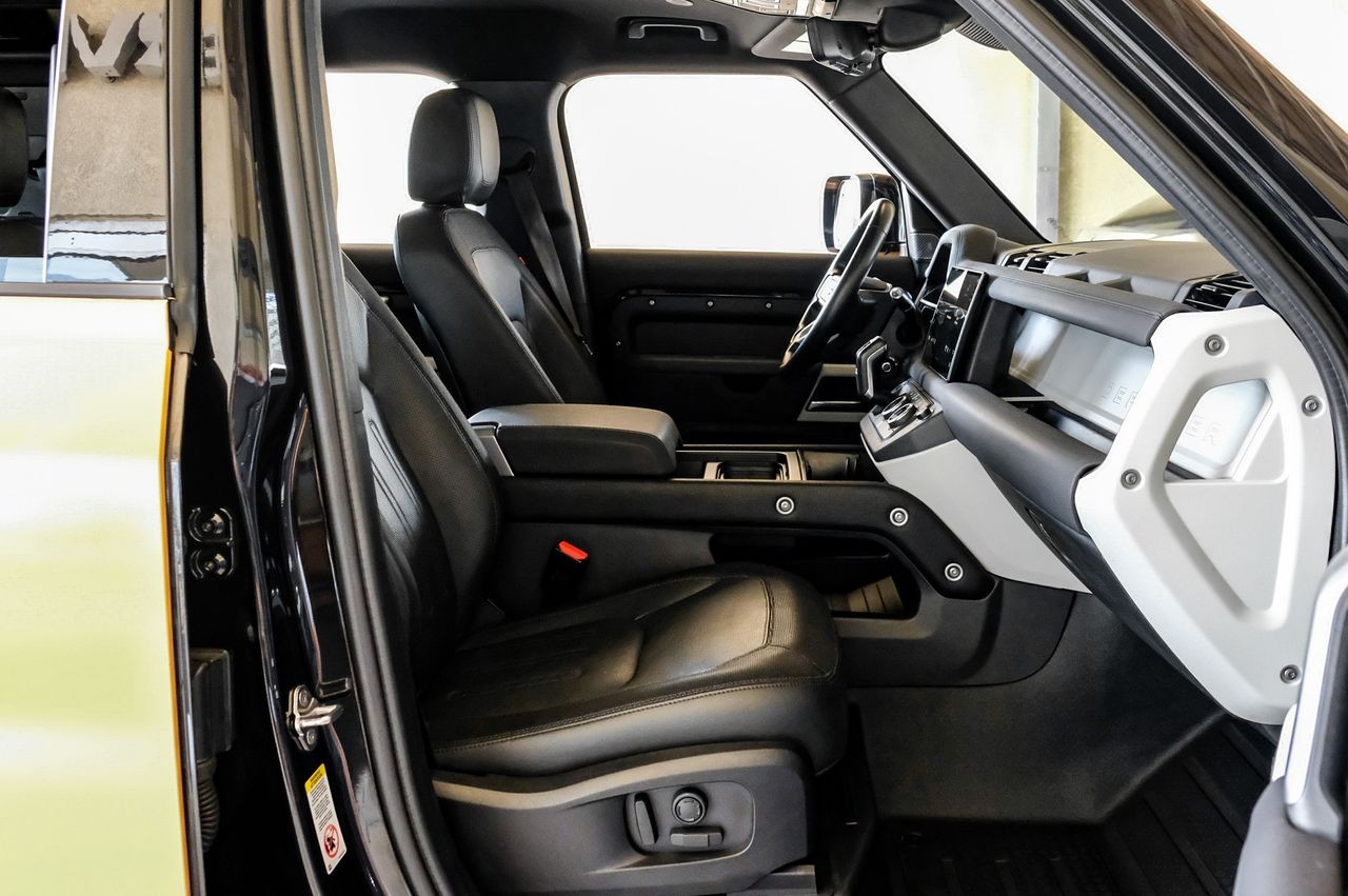 Land Rover Defender Vehicle Main Gallery Image 37
