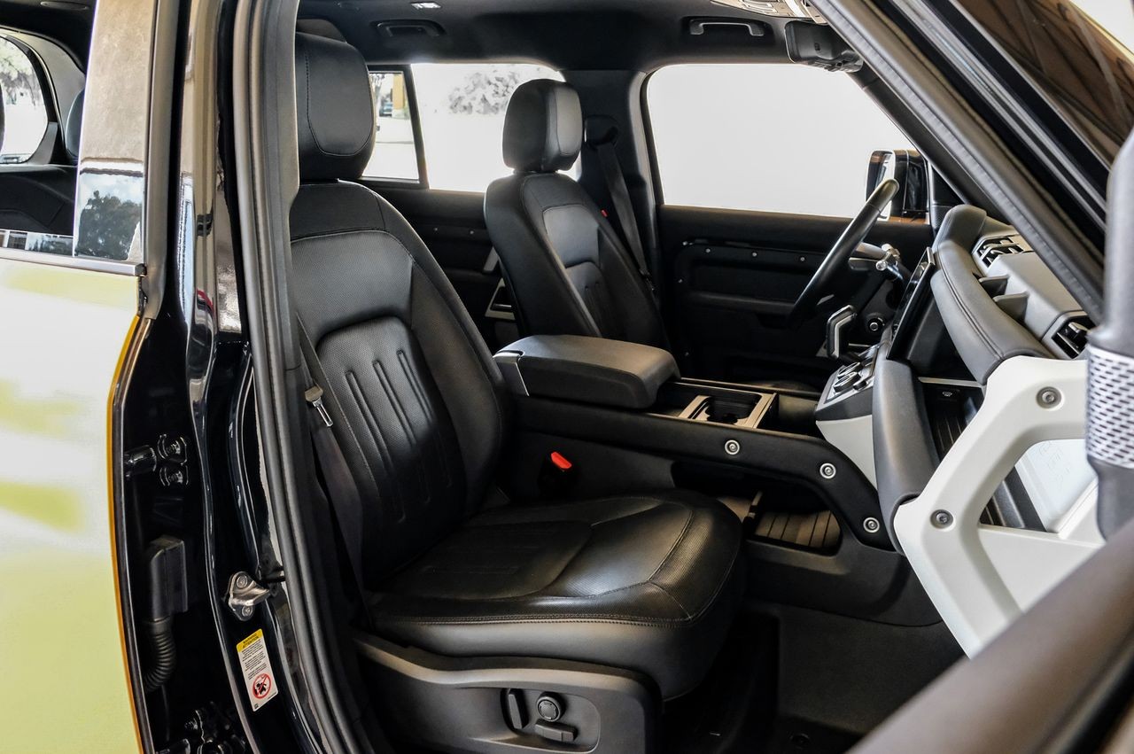 Land Rover Defender Vehicle Main Gallery Image 38
