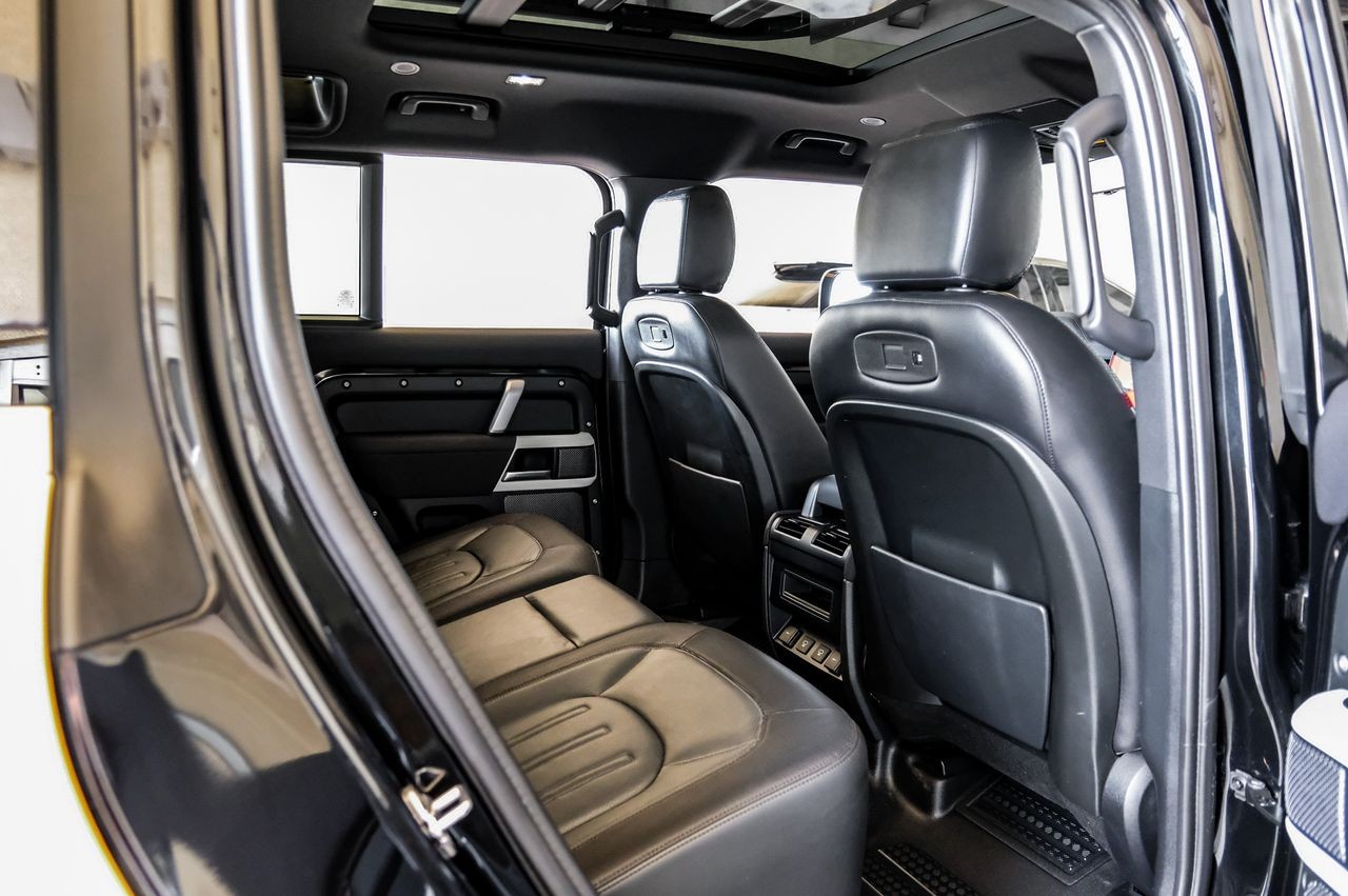 Land Rover Defender Vehicle Main Gallery Image 40