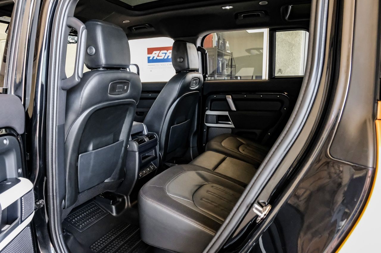 Land Rover Defender Vehicle Main Gallery Image 43