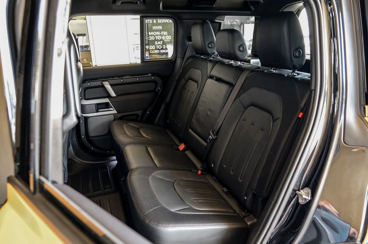 Land Rover Defender Vehicle Main Gallery Image 44