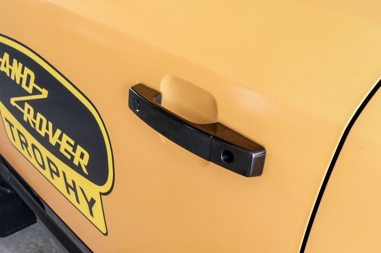 Land Rover Defender Vehicle Main Gallery Image 45