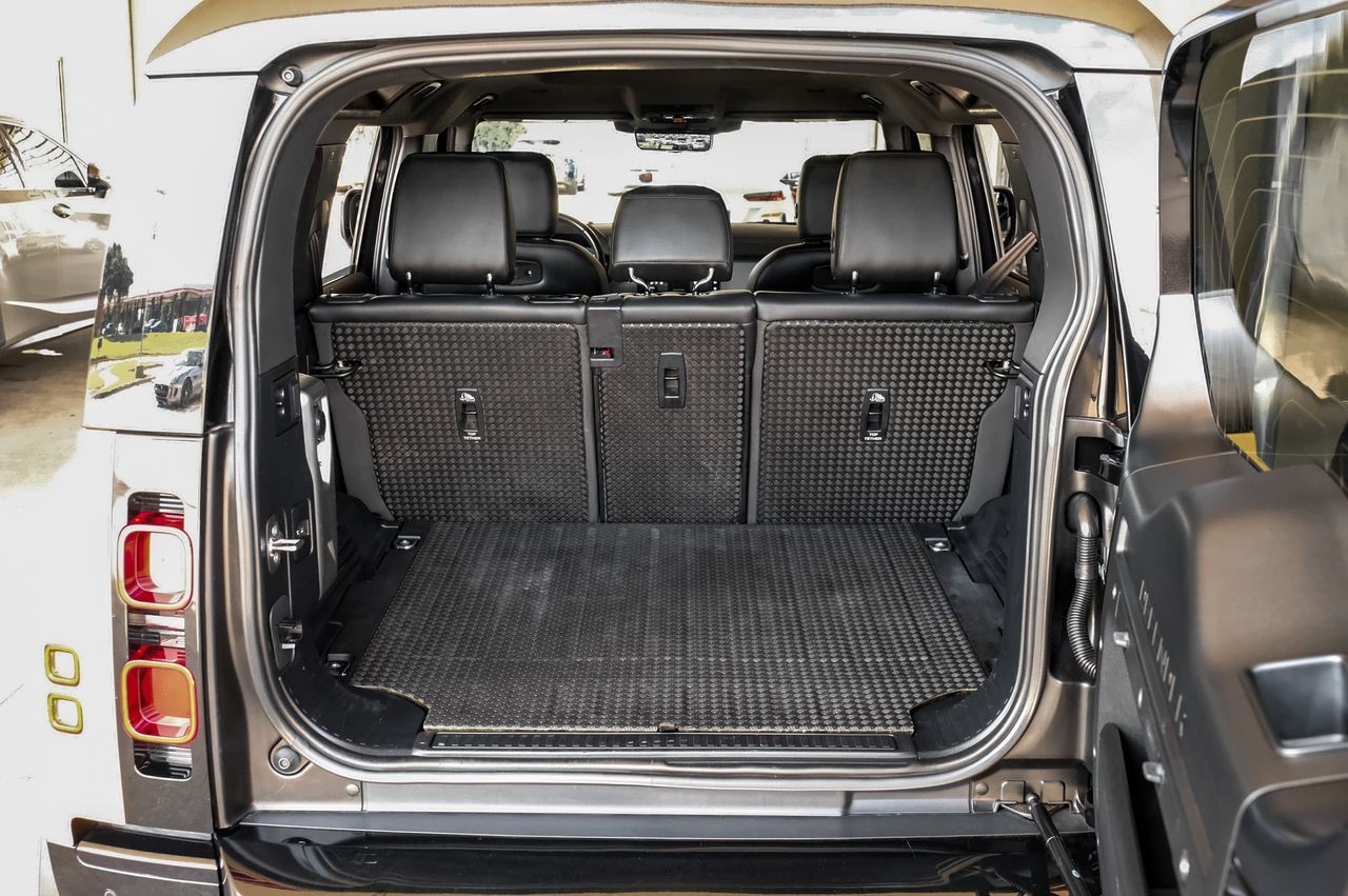 Land Rover Defender Vehicle Main Gallery Image 52