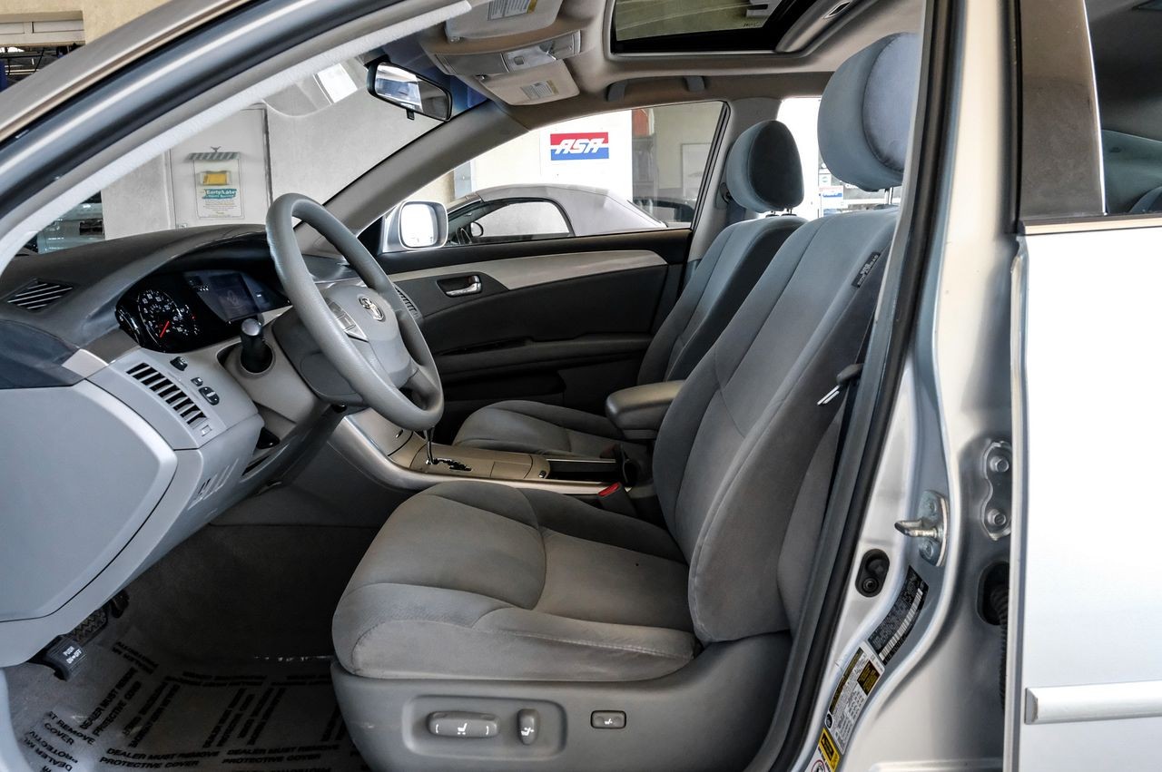 Toyota Avalon Vehicle Main Gallery Image 04