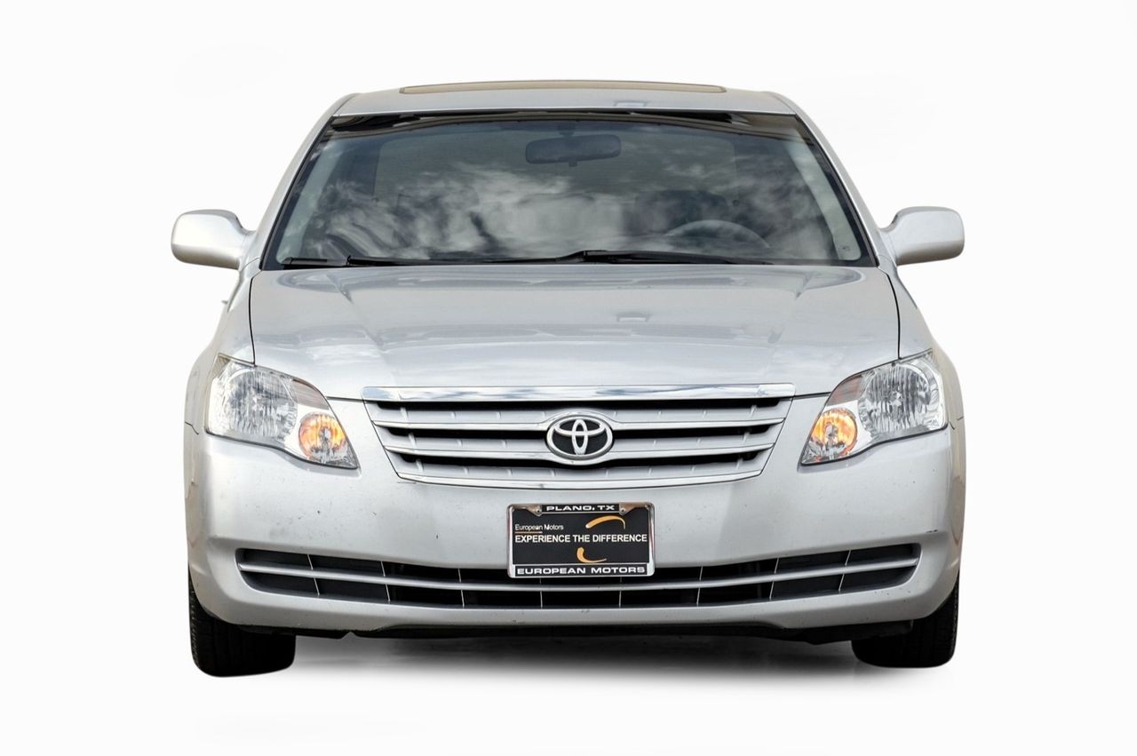 Toyota Avalon Vehicle Main Gallery Image 06