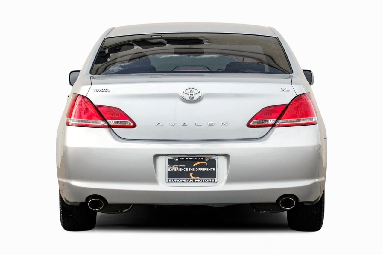 Toyota Avalon Vehicle Main Gallery Image 10