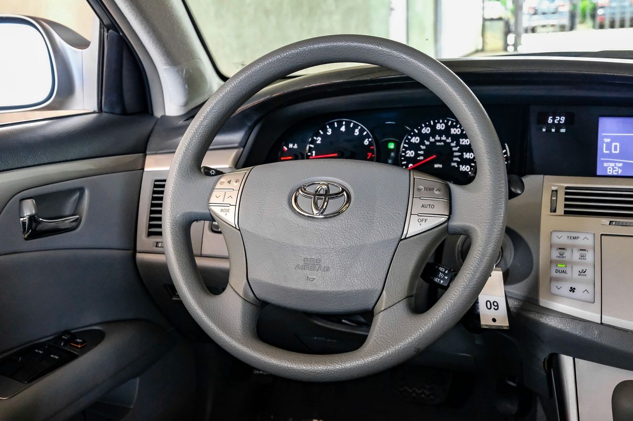 Toyota Avalon Vehicle Main Gallery Image 17