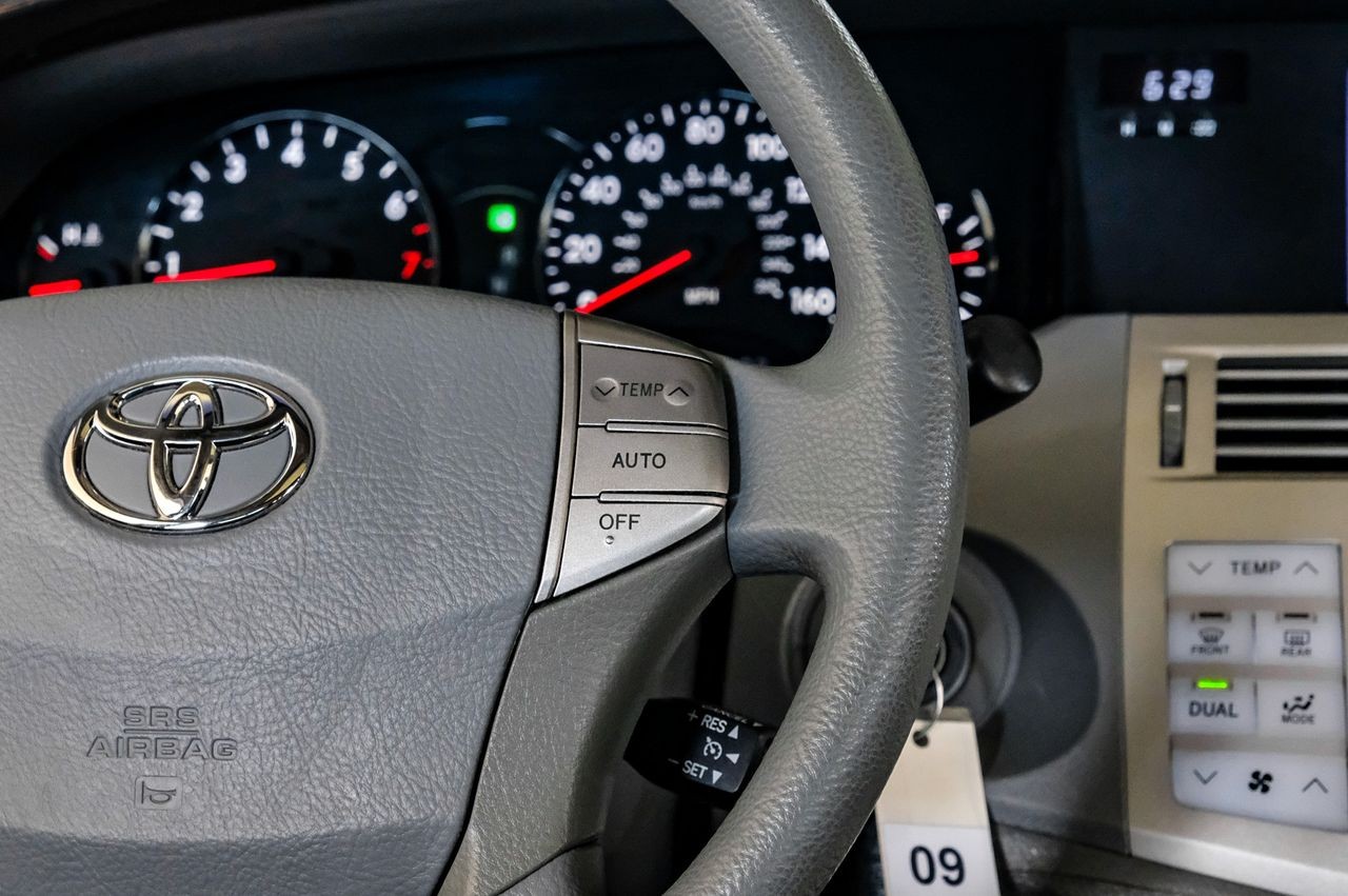 Toyota Avalon Vehicle Main Gallery Image 19